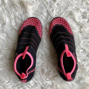 Water Shoes Hot Pink Size 7